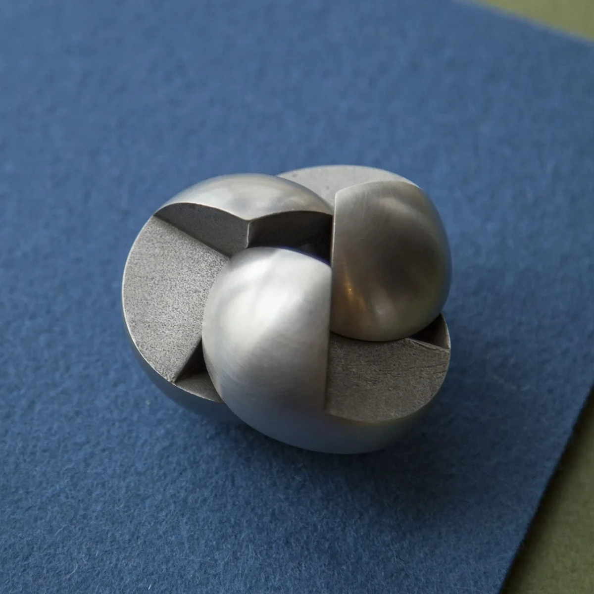 Venn Puzzle - Steel - Lifestyle 3